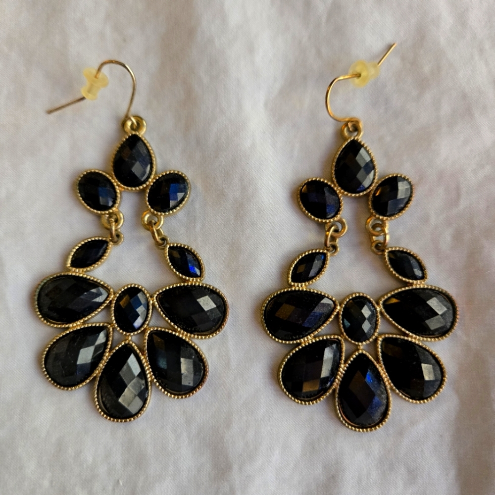 Black & Gold Tone 90s costume jewelry drop earrings - some wear on back